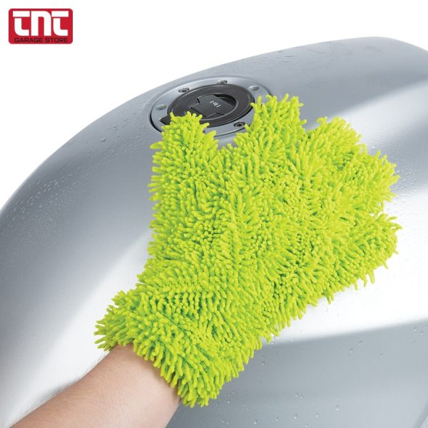 oxford-noodle-microfibre-wash-mitt-green-lifestyle-with-logo-900x900_1760698463