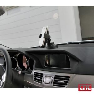 lampa_universal_car_smartphone_holder_dashboard_mount_in_car_with_logo_700x700.jpg