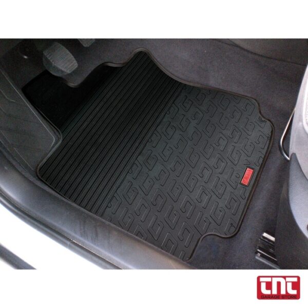 car_rubber_floor_mats_black_heavy_duty_universal_fit_with_logo_700x700.jpg