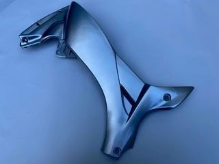 Εσωτερική Ποδιά Yamaha Crypton R 115 (2005+) – Δεξιά (R) – Ασημί – Υψηλή Ποιότητα Ταϊλάνδης 0029834_crypton_r115_05_r_1.jpg
